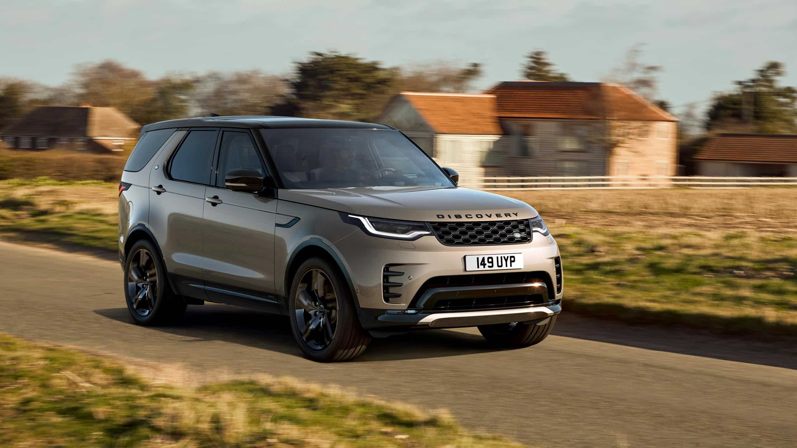 Range Rover Discovery Driving 